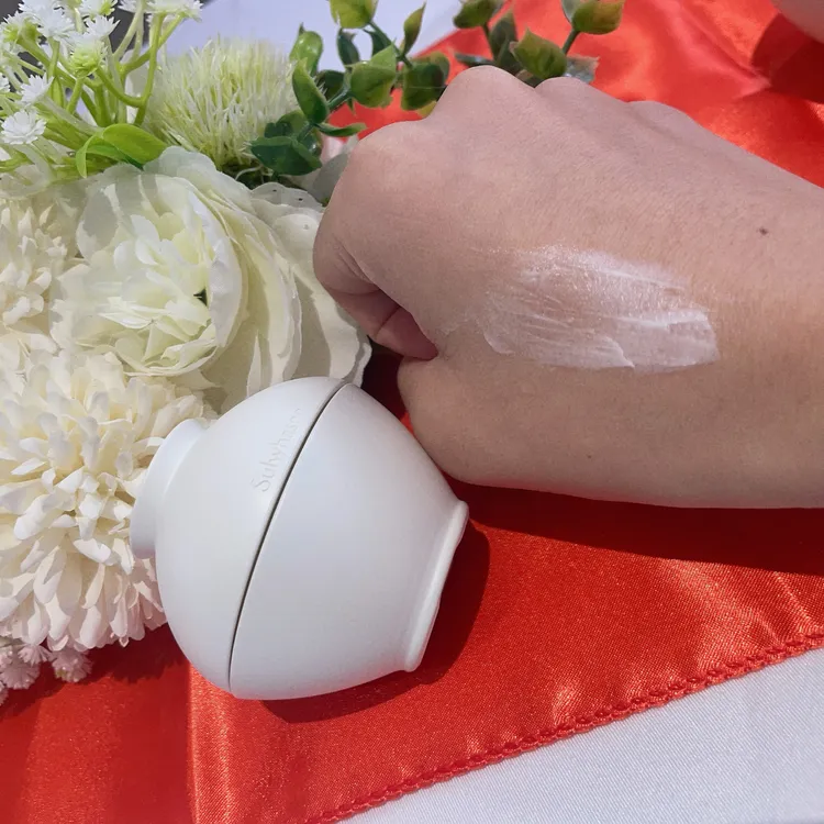 雪花秀極致臻秀眼霜質地。張家玲攝