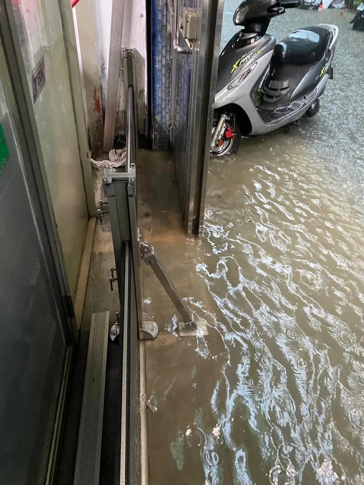 北市多處淹水。取自顏若芳臉書