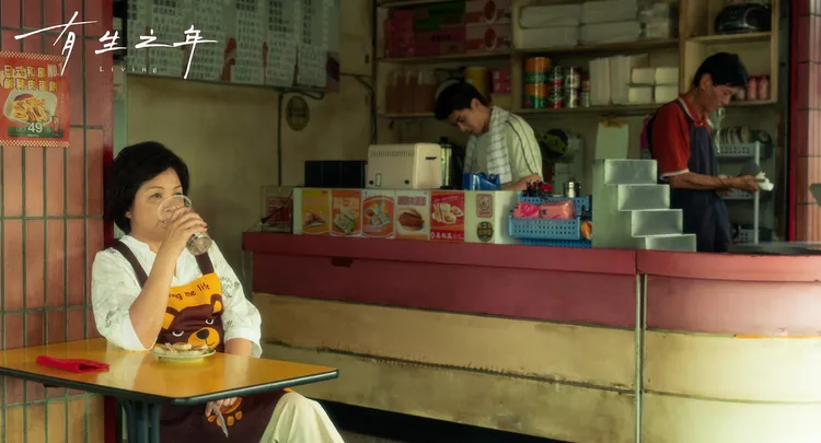 楊貴媚（左）飾演陳麗英，與老公喜翔經營高家早餐店。TVBS提供