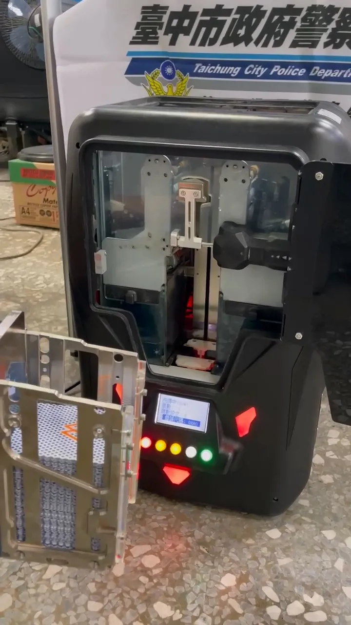 這台洗牌機要價50多萬元。民眾提供