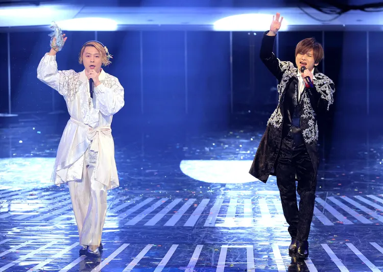 KinKi Kids去年慶祝出道25年，登上《紅白》表演組曲。翻攝日本yahoo