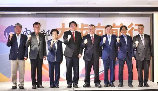 內政部9部長「為這事」歡聚一堂 林右昌:推動政策不分藍綠