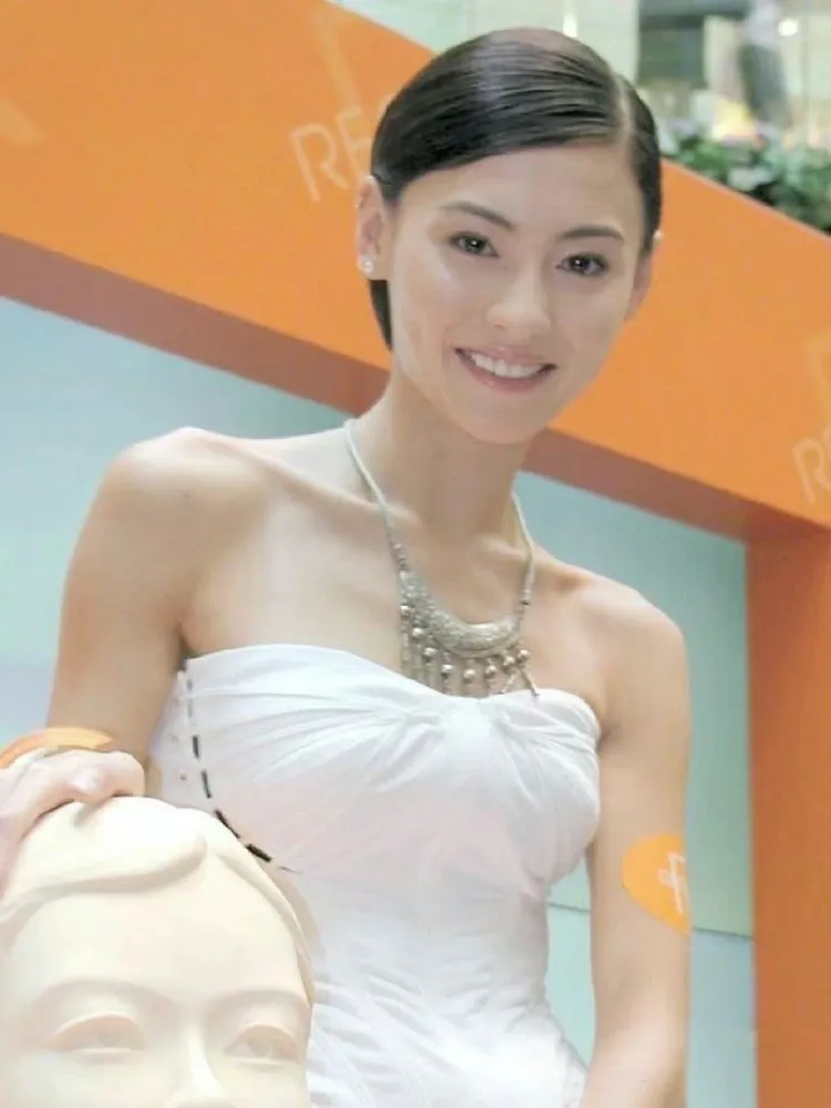 網友挖出張柏芝23歲嫩照，讚嘆跟現在43歲根本沒差多少。翻攝微博