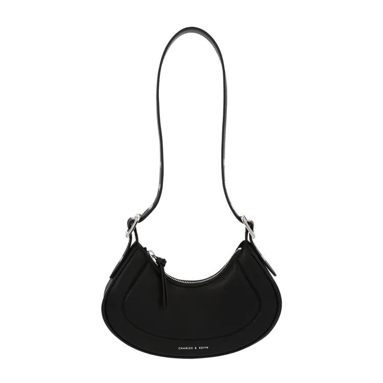 Petra微笑肩背包，1990元。品牌提供