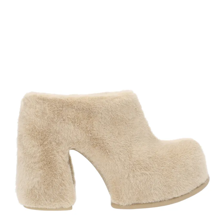 Pixie厚底穆勒鞋米色，3190元。品牌提供