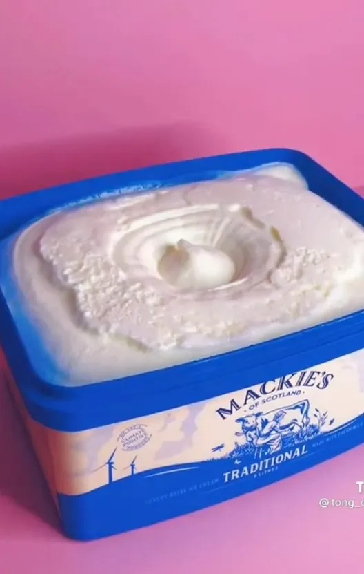 『COSTCO好市多』蘇格蘭Mackie's 經典牛奶冰淇淋 2 公升。TikTok@tong_dailyfood 提供