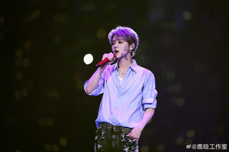 鹿晗是韓團偶像出身，長相精緻。翻攝鹿晗工作室微博