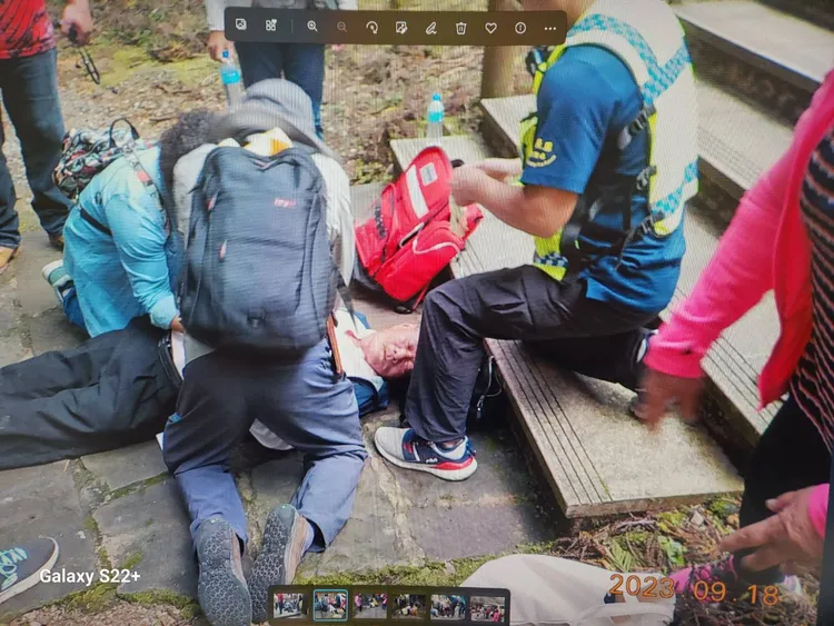 消防局線上指導CPR。讀者提供