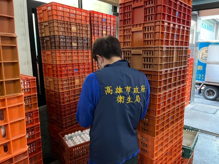 高雄市衛生局前往蛋行稽查，現場未查到變質雞蛋。取自高雄市衛生局官網