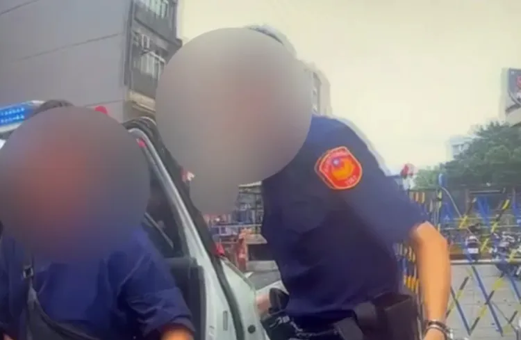 警方依詐欺現行犯將張女逮捕。翻攝畫面