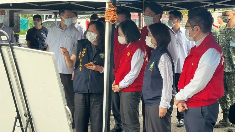 總統哀悼屏東工廠大火，屏東縣消防局長許美雪解釋情況。