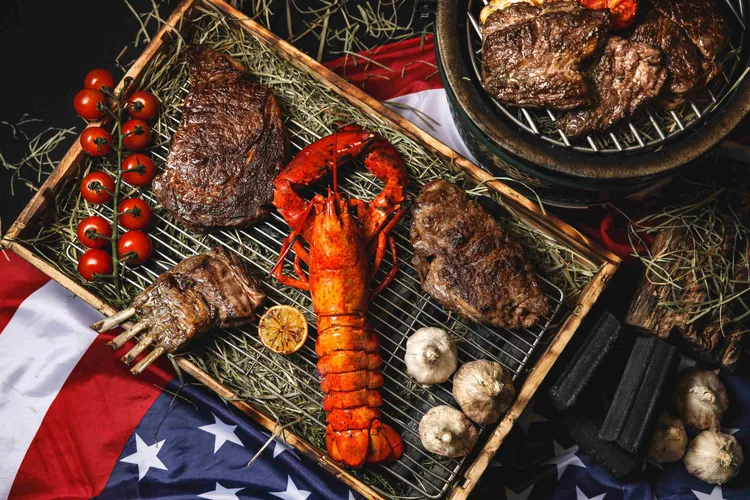 台北晶華_Robin’s Grill主廚蔡明哲精心打造中秋烤肉海陸饗宴，集結美式風味炭烤海陸全餐。台北晶華酒店提供