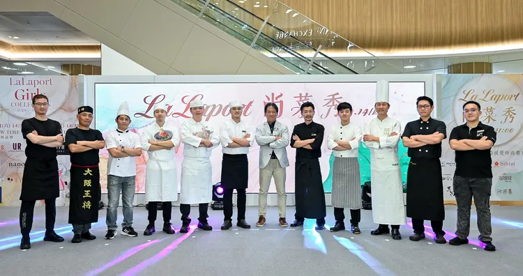 台中LaLaport尚菜秀，12家主廚與台灣三井公司久一康洋董事長合照。業者提供