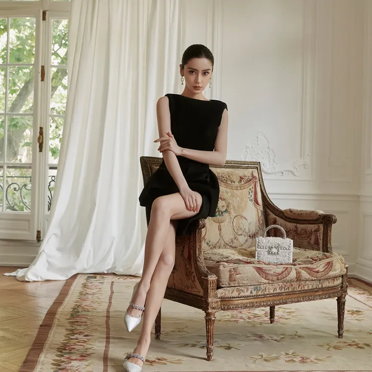 Angelababy演繹Roger Vivier 2023秋冬系列。品牌提供