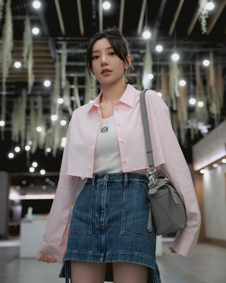 郭雪芙搭機行頭約23萬元台幣。品牌提供