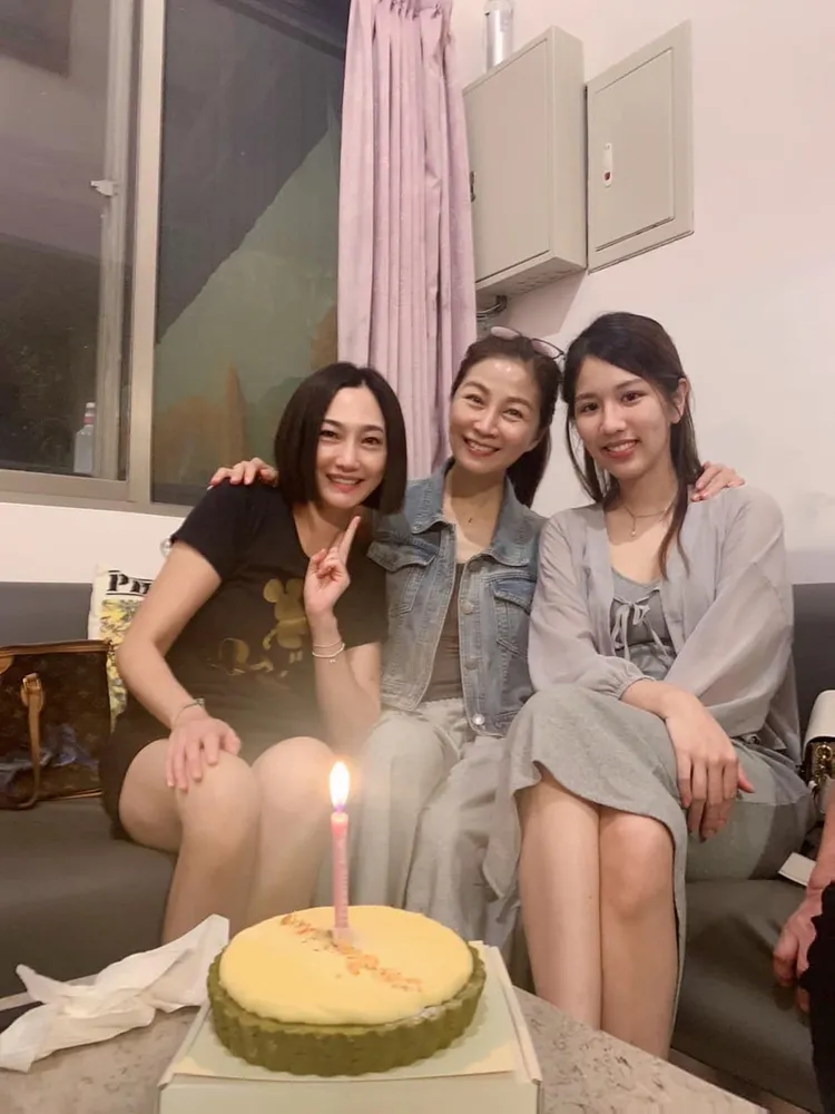 方文琳為女兒慶生。翻攝方文琳臉書