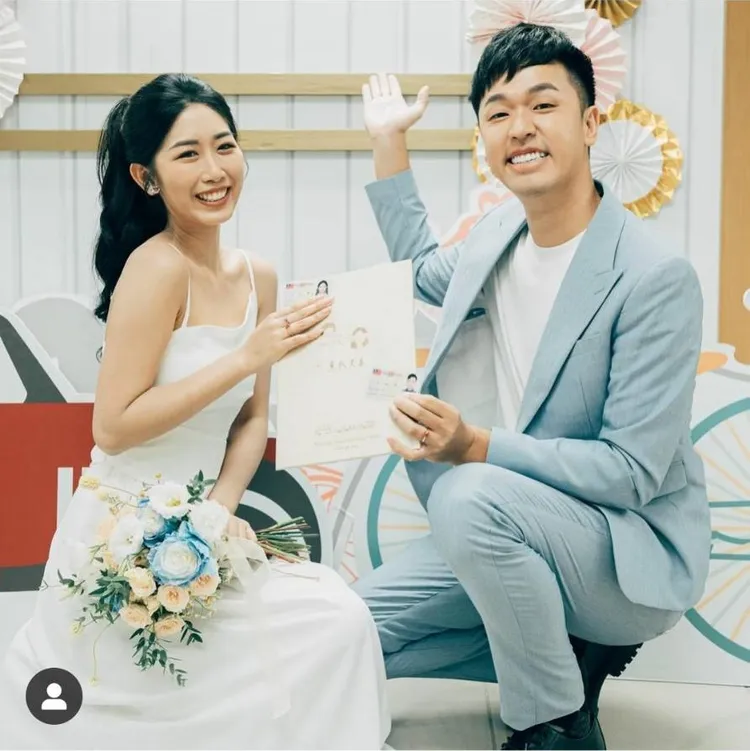 香蕉（右）和女友Timmy開心宣布結婚了。翻攝香蕉IG