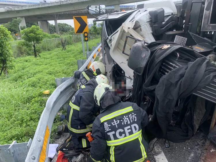 警消到場搶救。讀者提供
