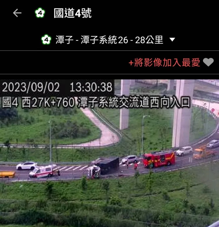 大貨車側翻造成交通回堵。國道警方提供