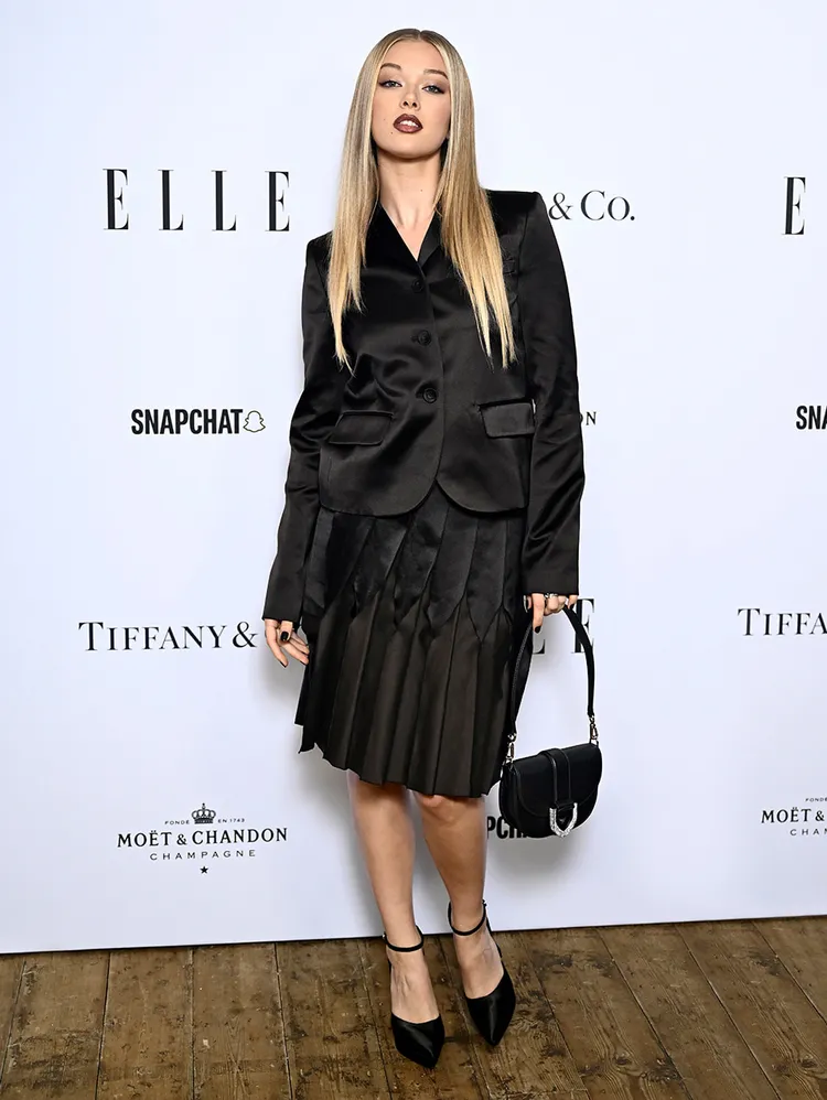 Jessica Alexander搭配Gabine小型馬鞍包與素面踝帶高跟鞋。翻攝Jessica Alexander IG