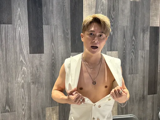 49歲八點檔男神現在長這樣　秀「大肌肌」意外露2點走光啦