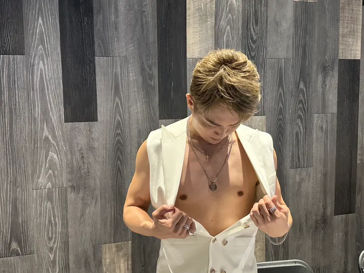 王燦不小心露點了。林丞偉攝