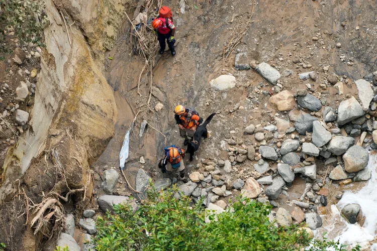 搜救畫面。美聯社