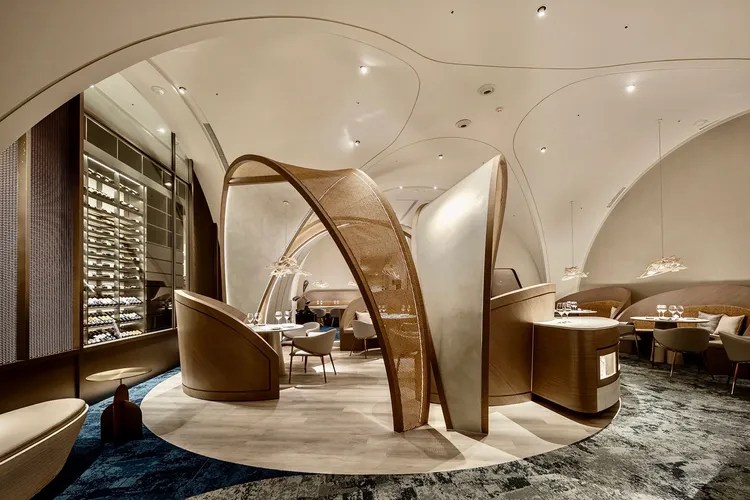 改裝空間結合高雄港灣、船舶，以及法式料理等三大元素。THOMAS CHIEN提供