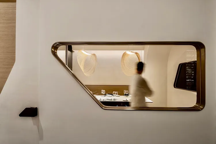 改裝空間結合高雄港灣、船舶，以及法式料理等三大元素。THOMAS CHIEN提供