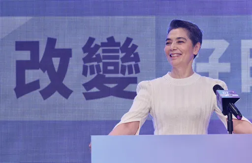 賴佩霞一日光環爆2道陰影!擁高學歷「演藝圈譁然」 陷雙重國籍2大爭議