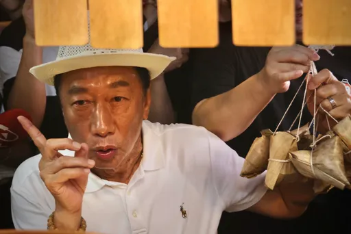 郭台铭8分钟怨记者!邱毅叹无助选情 「现在蓝媒八分力打他」