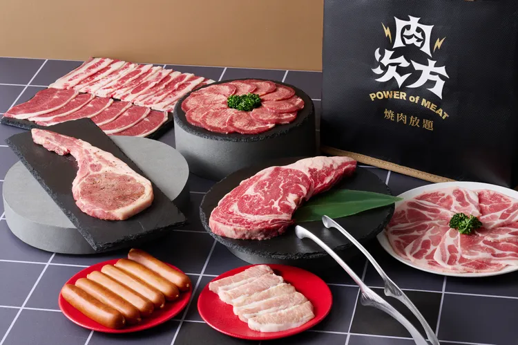 「肉次方」推出激飽肉多多燒烤組，集結6款肉品，總重達1.4公斤，限量800組，售價1,899元起。業者提供