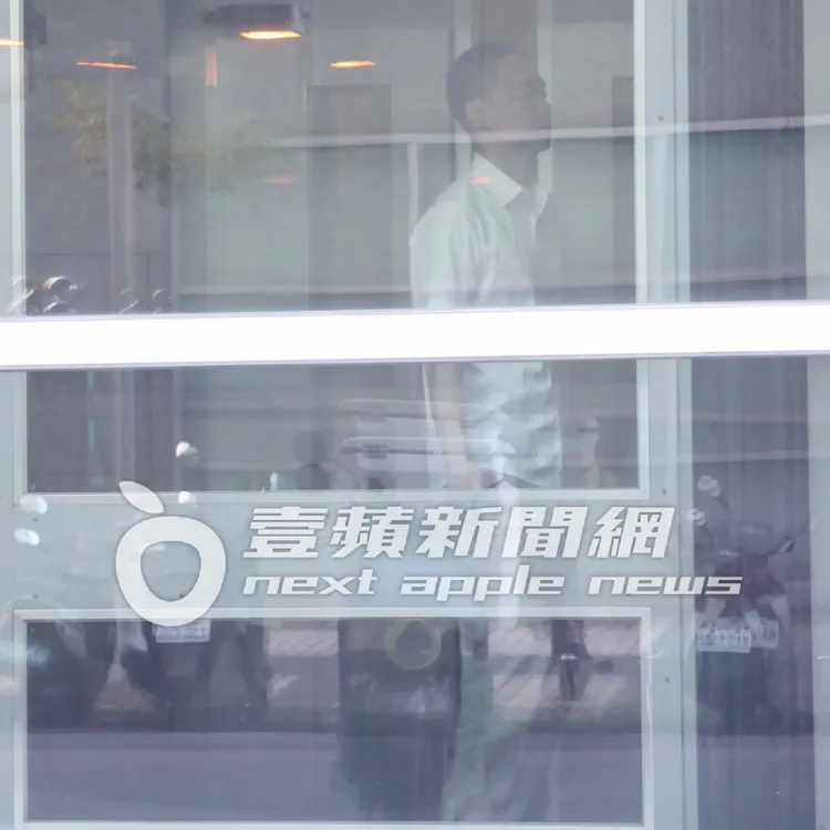 阿中搭乘電梯下樓準備取車。特勤中心攝