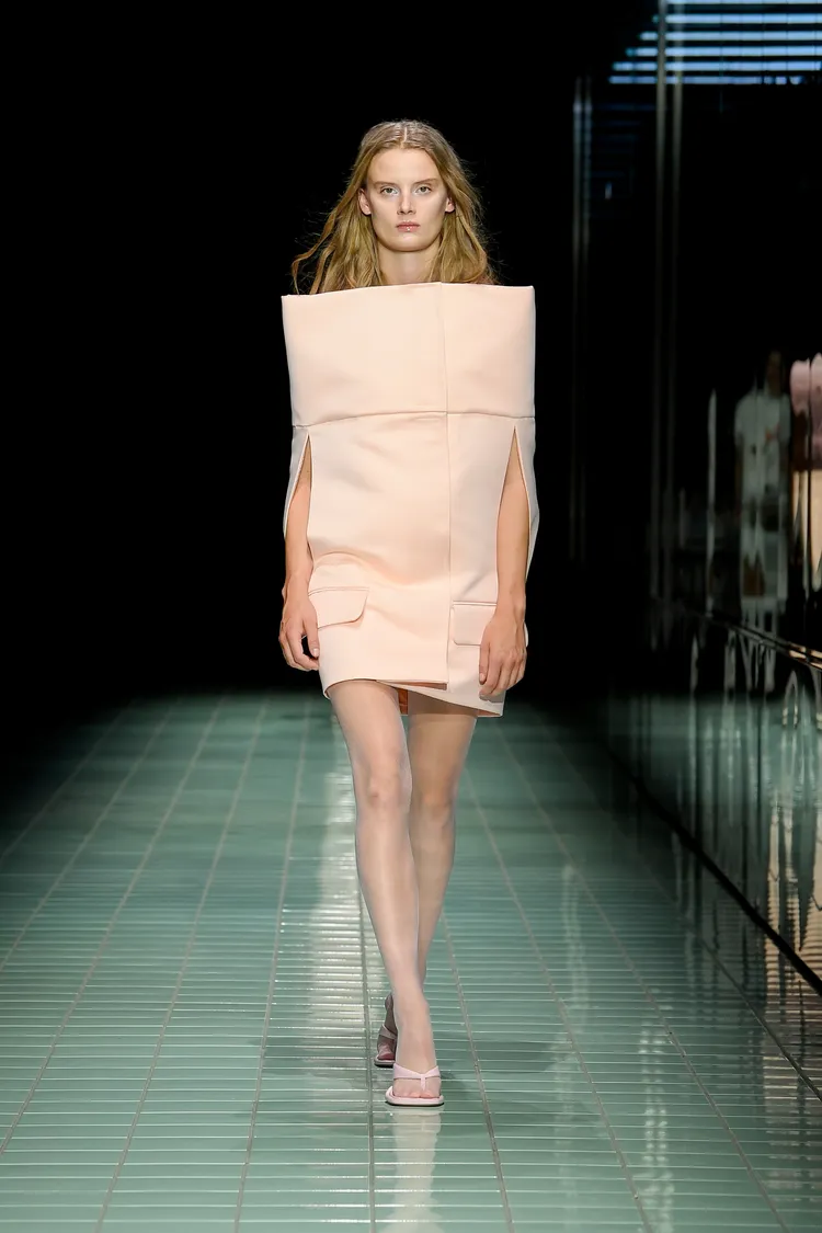 SPORTMAX於2024春夏系列打破廓形並及重新詮釋服裝。品牌提供