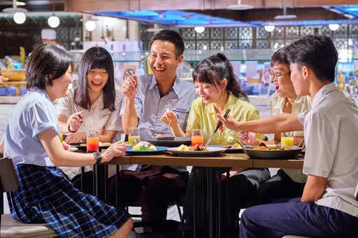 9月穿著學校制服去這間飯店餐廳吃飯 限時段社群分享只要999元