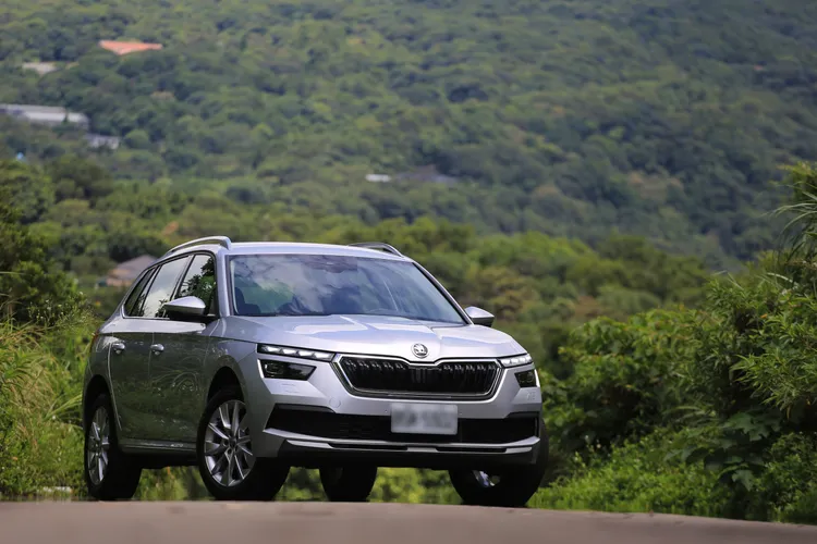 設計概念源自於2018年讓人驚豔的Vision X概念車，雙層式的LED頭燈、蚌殼式引擎蓋，塑造出前衛卻保留波希米亞典雅風的潮流形象。林浩昇攝