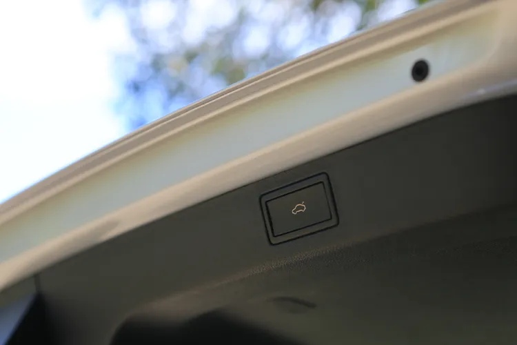 遙控啟閉尾門電動尾門為全車系標準配備，在同級車中實屬難得，也增添了不少使用便利性。林浩昇攝