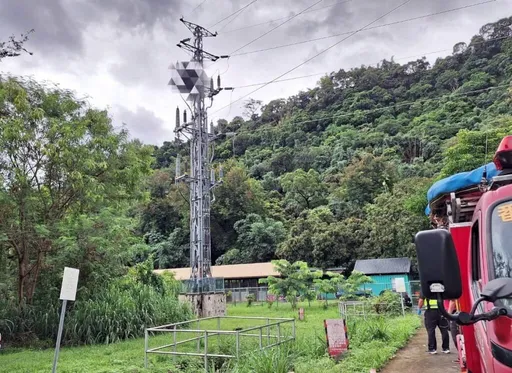 台電外包人員疑遭電擊!掛8米高電塔昏迷 命危送醫