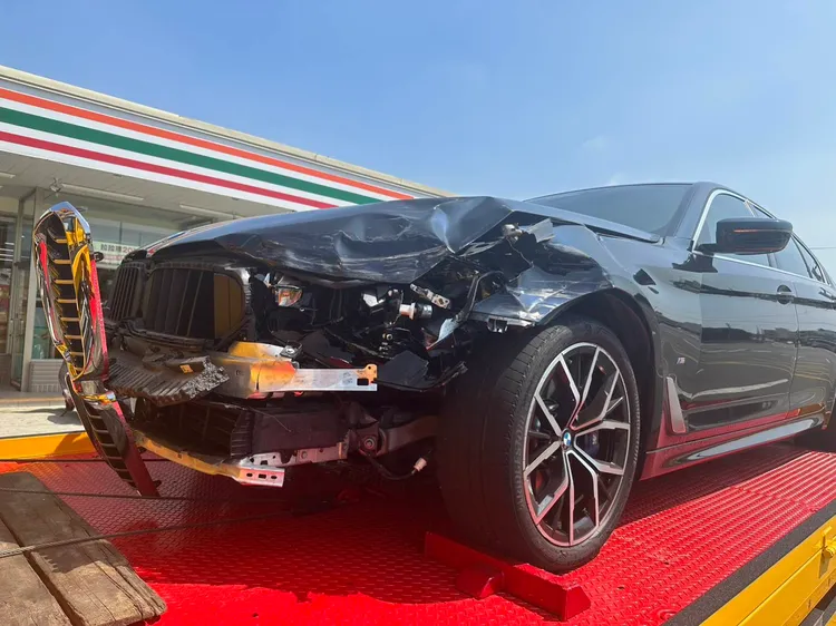 肇事MBW。民眾提供