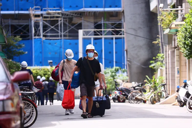 當地居民緊急撤離。彭欣偉攝