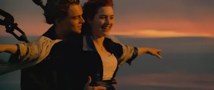 賴俊儒的英國籍妻子貌美、一頭褐色捲髮，貌似以電影《鐵達尼號》成名的巨星凱特溫絲蕾。翻攝派拉蒙影業YT