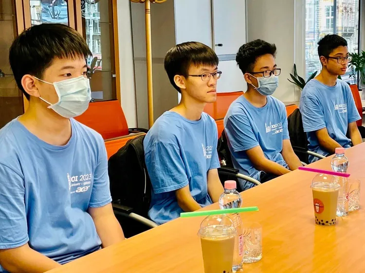 駐匈牙利代表處接待參賽學生，準備台灣味的珍珠奶茶。劉世忠提供