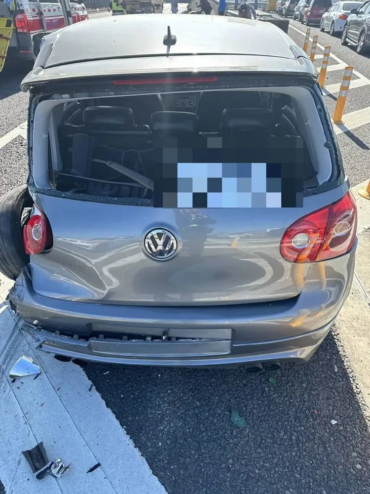 王婦當時因車子故障停在出口處槽化線上。資料照片