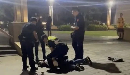 桃園高鐵站前男子持刀刺傷前女友　10警包圍壓制奪凶器