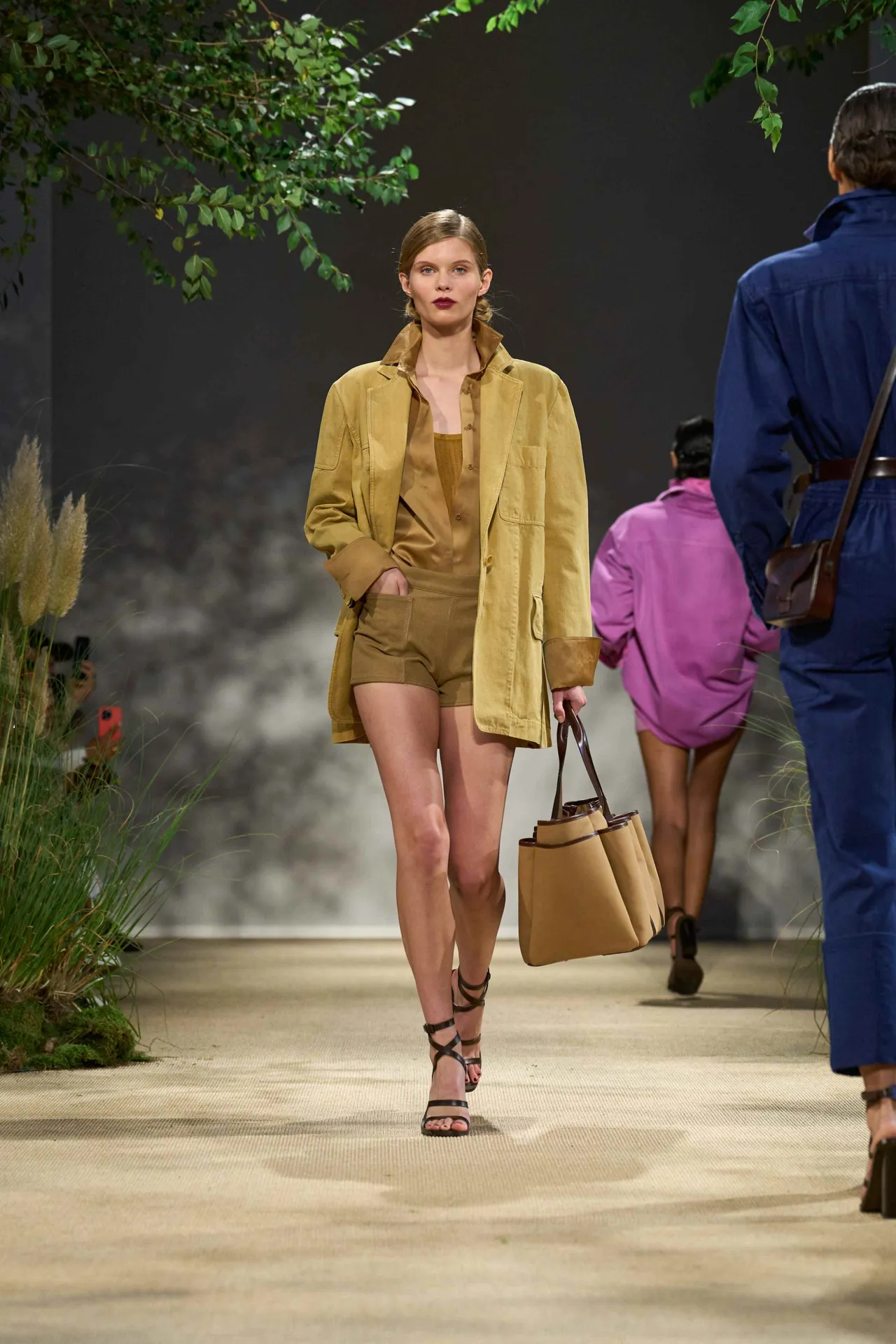 Max Mara 2024春夏系列擁有田園風格。品牌提供