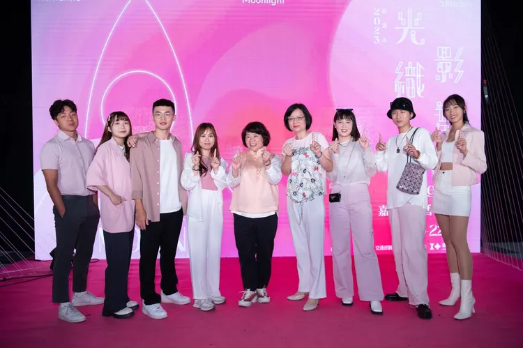 穿上粉色dress code觀展，還有機會獲獎。嘉市府提供