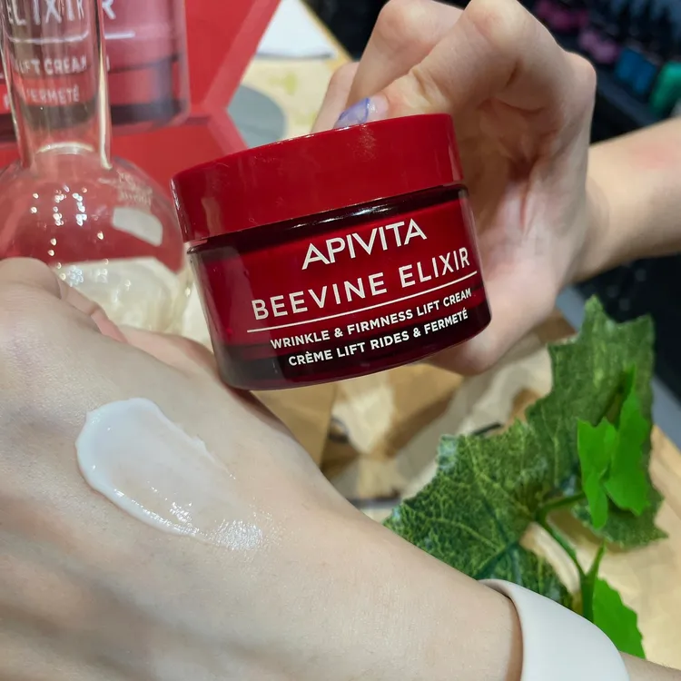 膠原緊緻彈潤乳霜，50ml／1980元。張家玲攝