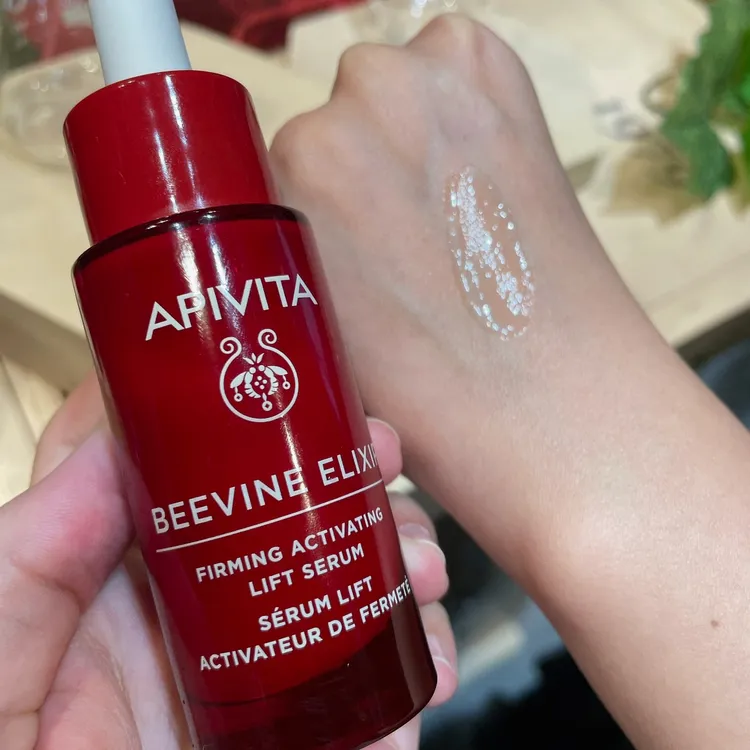 膠原緊緻彈潤精華，30ml／2210元。張家玲攝