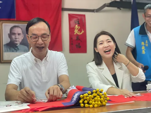 再送徐巧芯iPhone 15? 朱立倫笑:她先選上立委比較重要