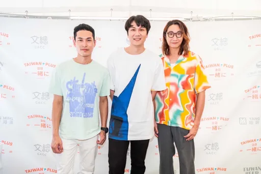 宇宙人东京签名会人气爆棚　密会「神级网友」被赞性感